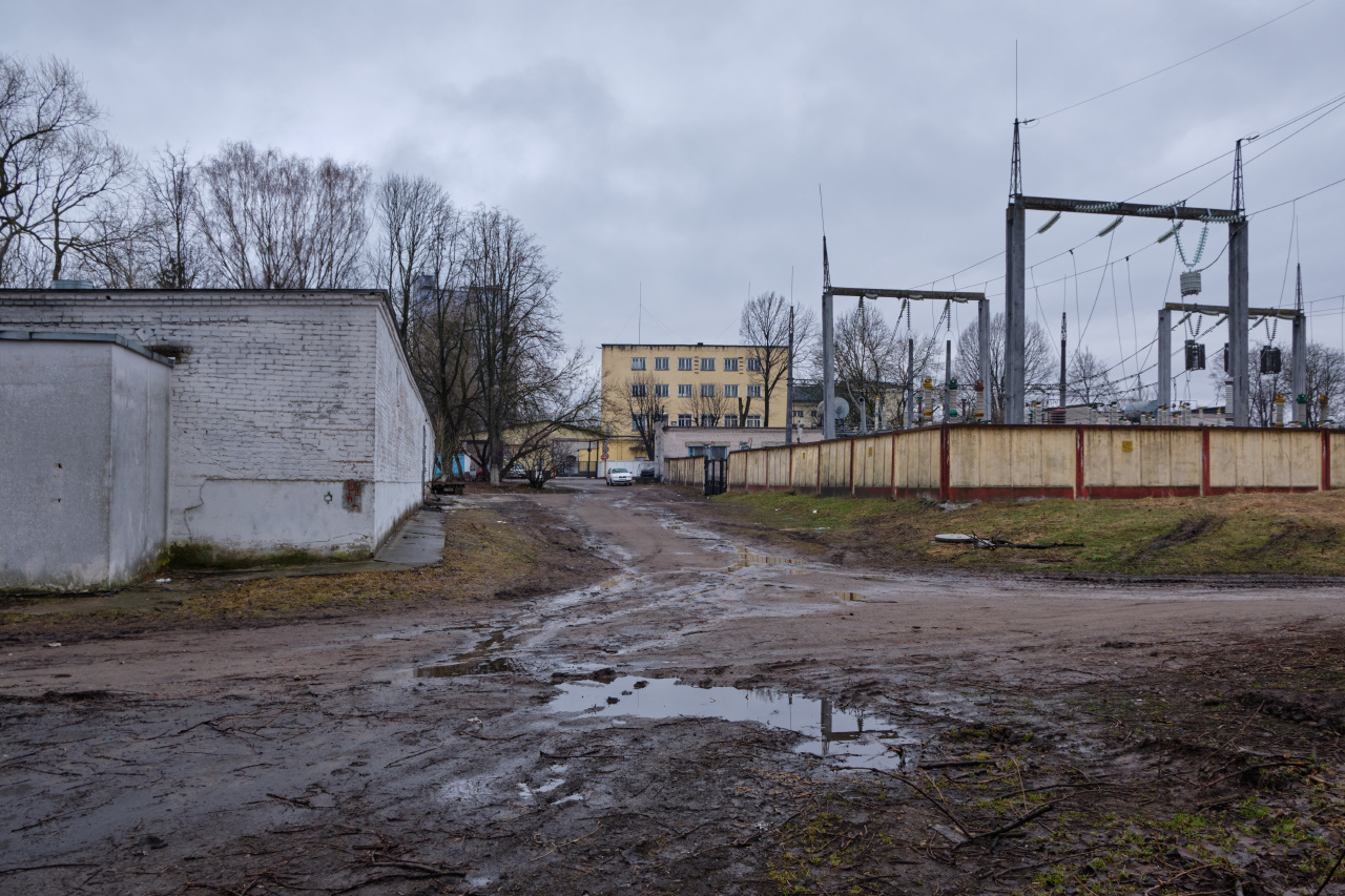 Весна в городе 3 весна город здания деревья лужи