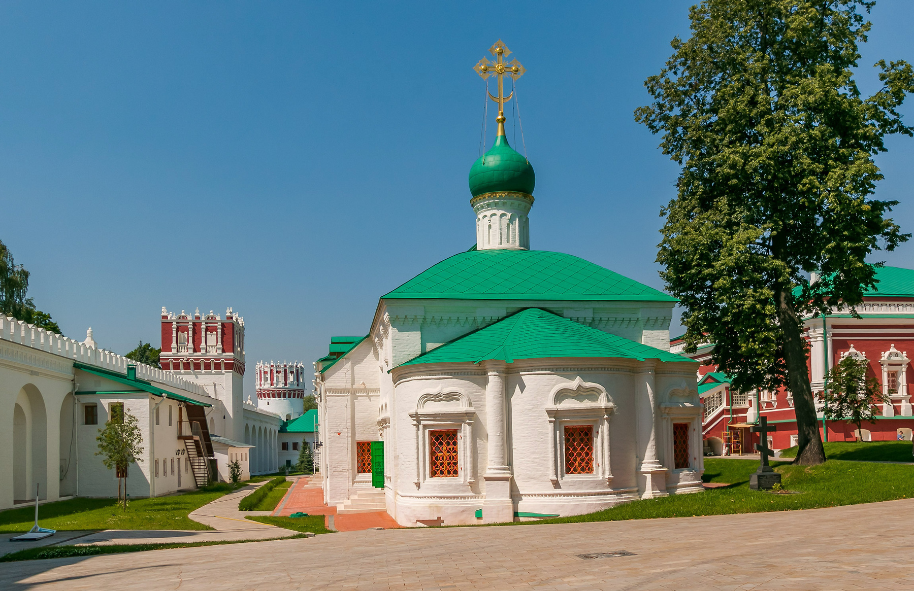 Церковь Амвросия, епископа Медиоланского, в Новодевичьем монастыре. путешествия архитектура храмы церкви монастыри