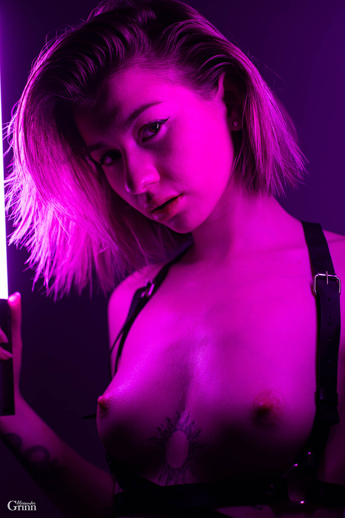 Neon NeonNude BrunetteBeauty ToplessArt FitFigure SmallBreasts NeonLighting