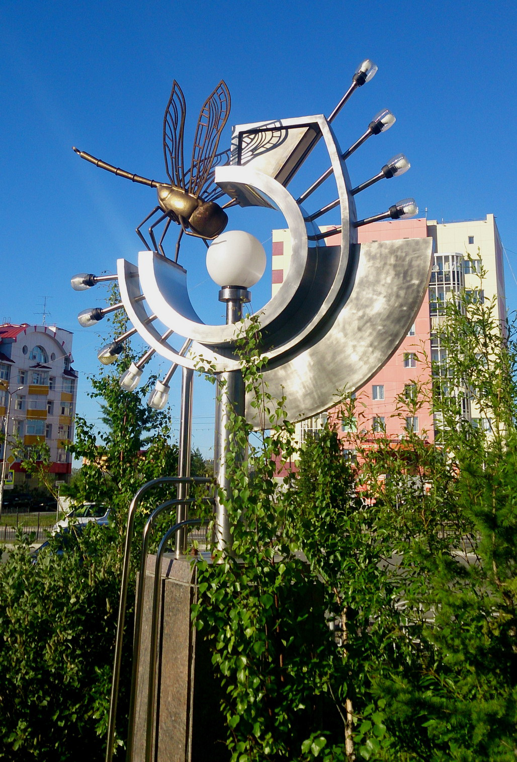 Стрекоза на лампе 