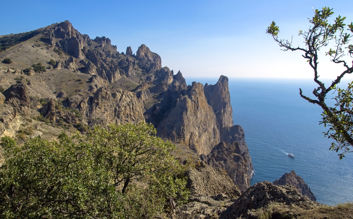 Карадаг. Город Мёртвых. Крым. горы море
