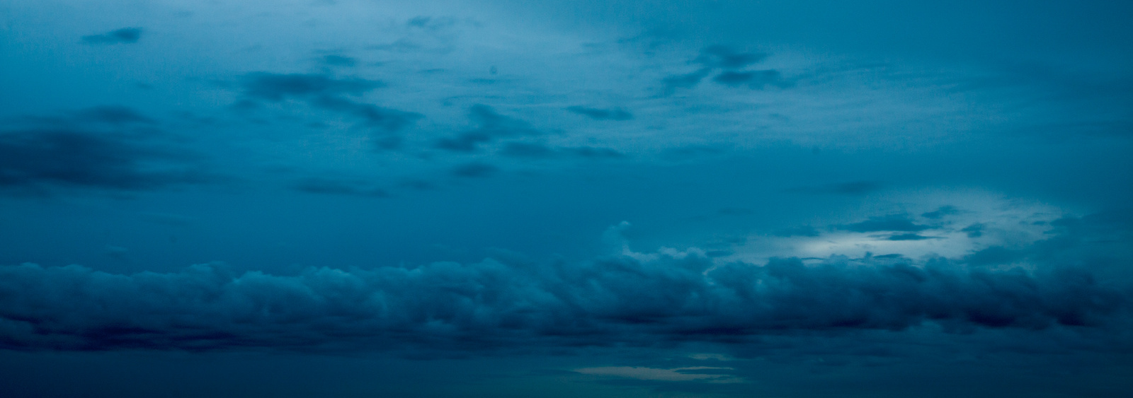 Перед вечерним дождём. Облака природа атмосфера темнота darkness clouds atmosphere