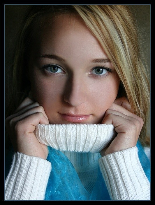 Blue Blond Lucy 