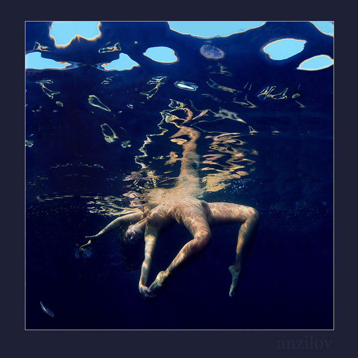 Without the name Подводная фотография. Черное море. Симеиз. Девушки под водой.
