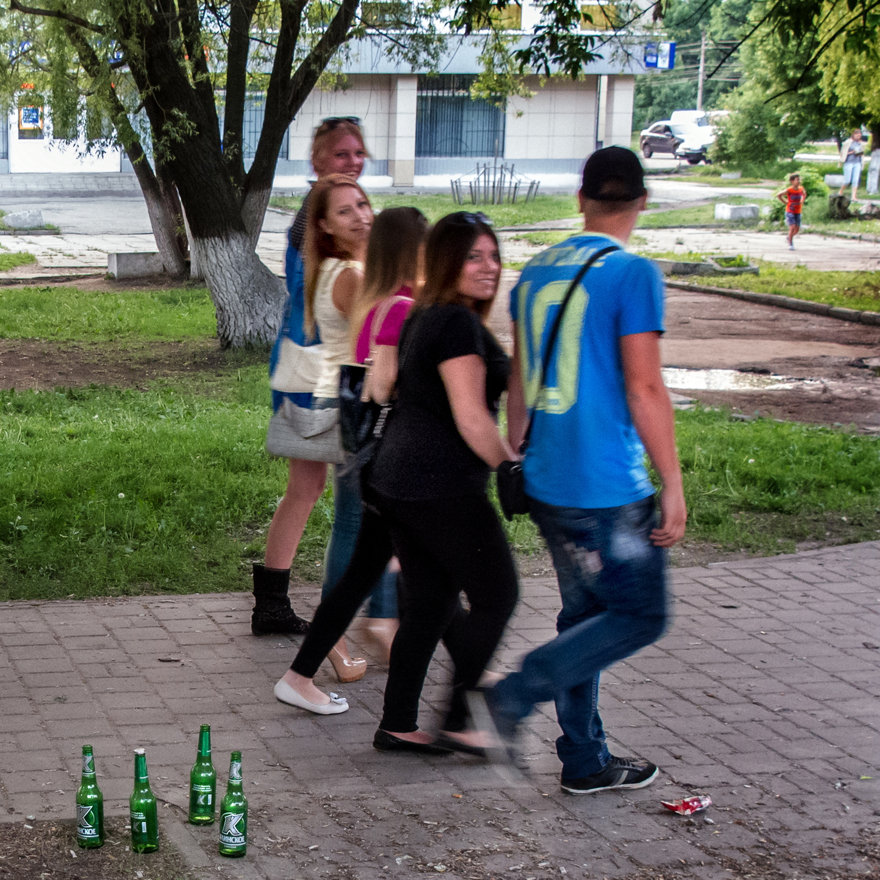 А парень "Клинское" не любит... 