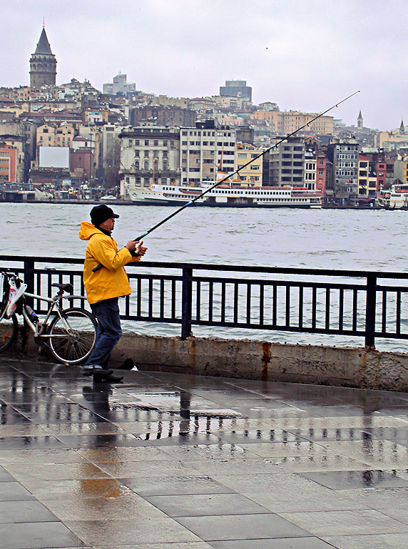 Рыбалка в Стамбуле Istanbul, Halic, Golden Horn, Galata