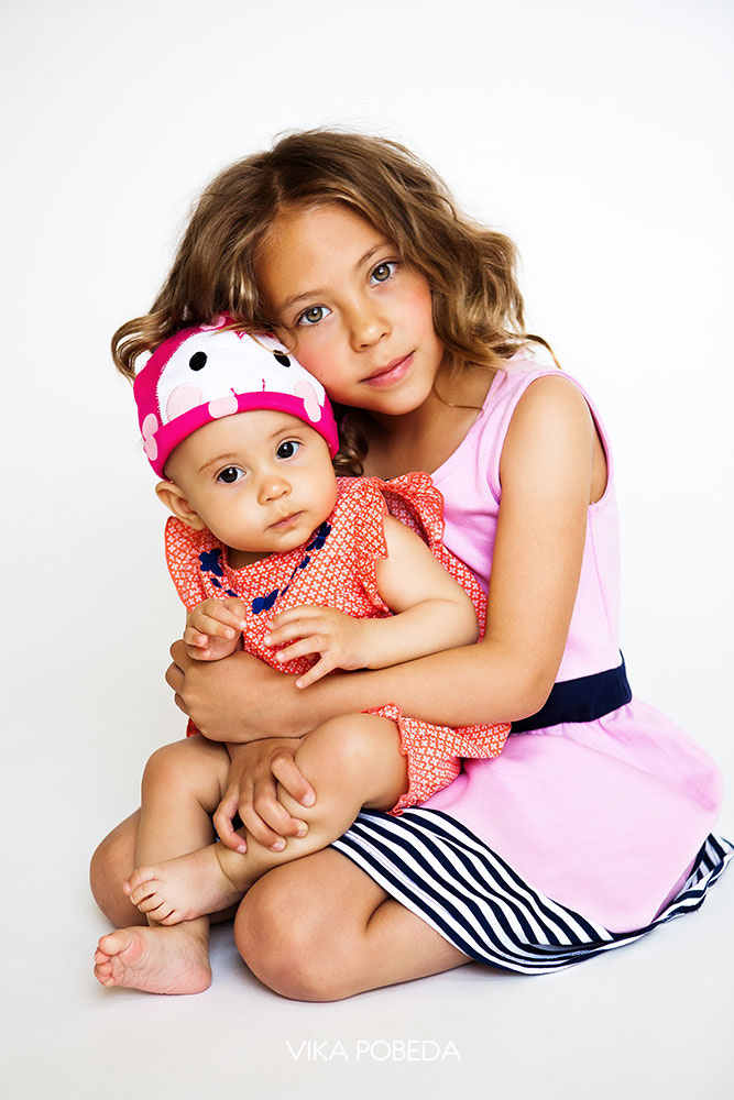 Sisters Anya & Alina Sisters Anya Alina Rodriguez Сommercial children photographer Vika Pobeda www.vikapobeda.com