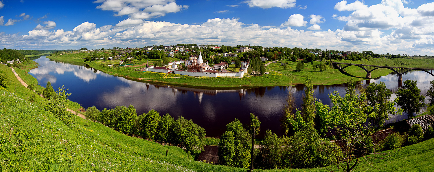 Из далека ...долго...течет река...Волга... пейзаж,панорама,Старица,город