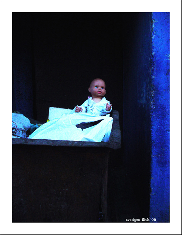 baby-in-the-garbage кукла мусор синий свет