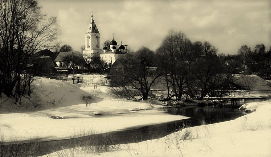 *** река весна деревня храм