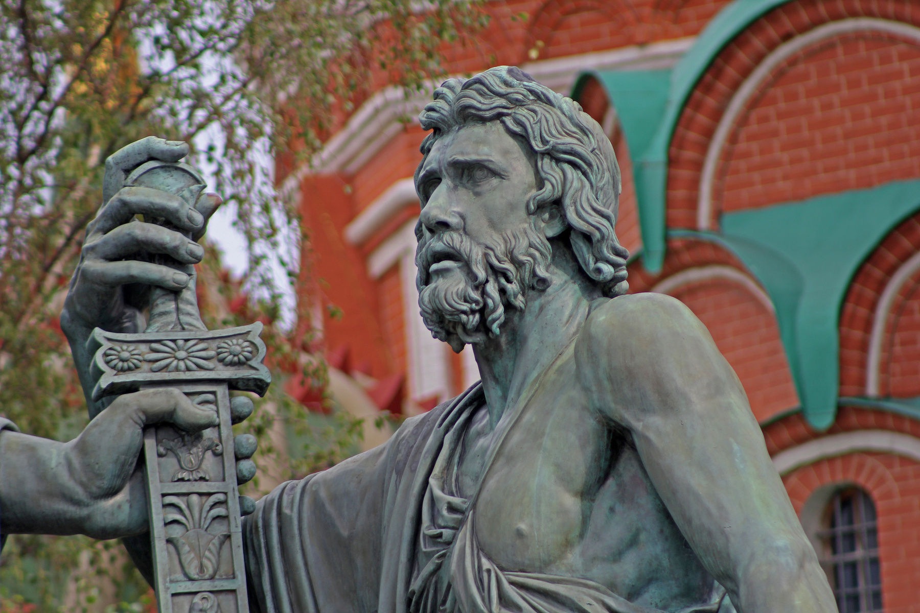 Гражданин Минин и князь Пожарский у собора Василия Блаженного на Красной площади. 15.07.2025 