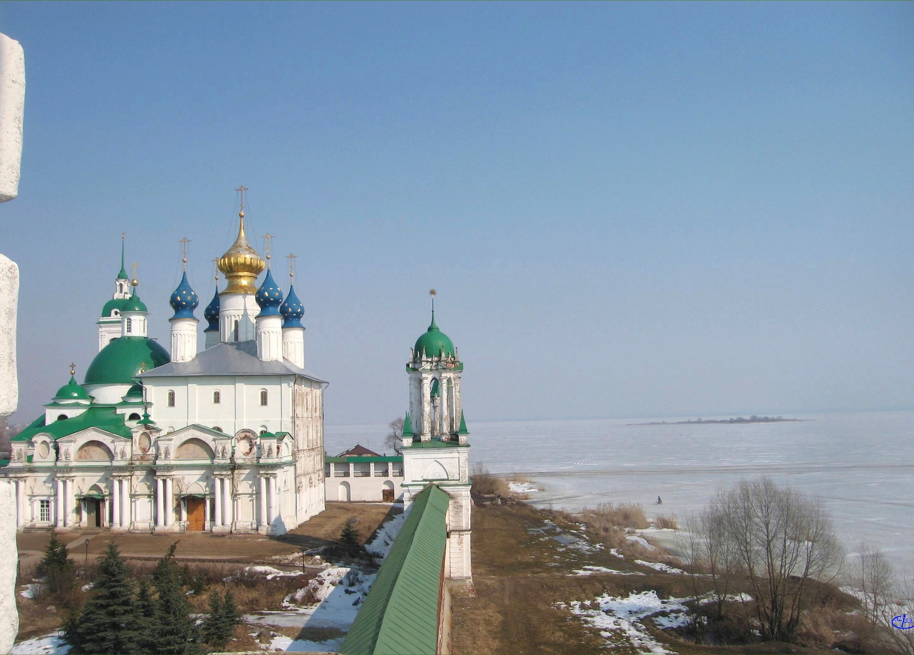 ***Яковлевский монастырь на озере Неро. Весна Ростов