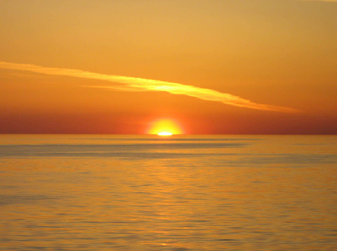 Follow the Sun лето, море, солнце, закат, вода, облака