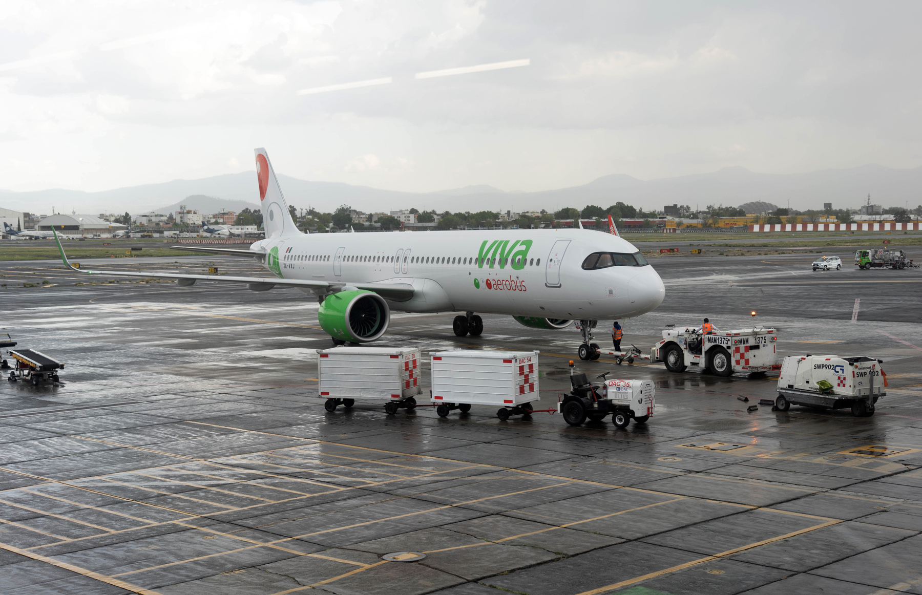Viva Aerobus! самолёт аэробус