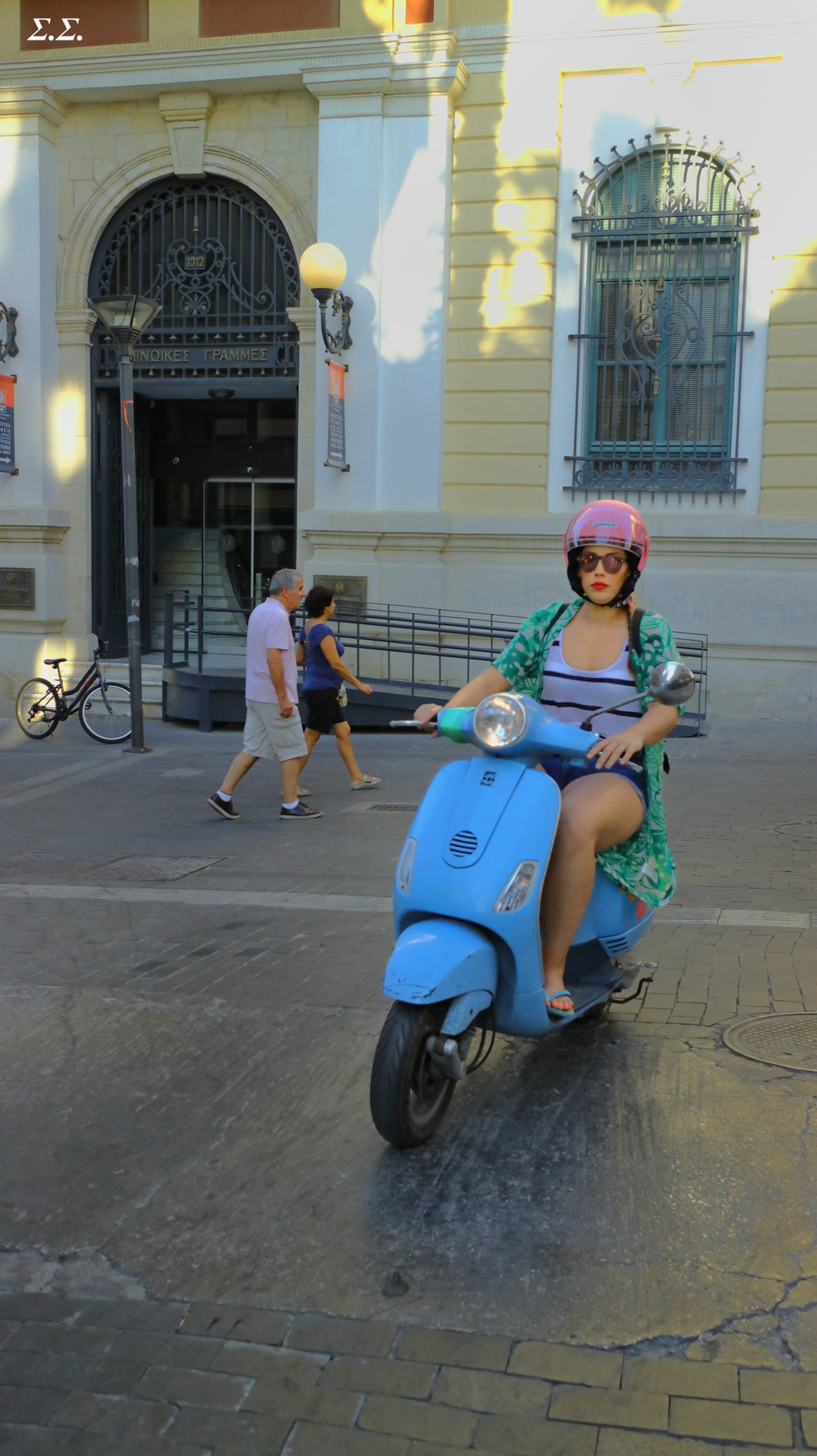 ON THE BLUE VESPA 