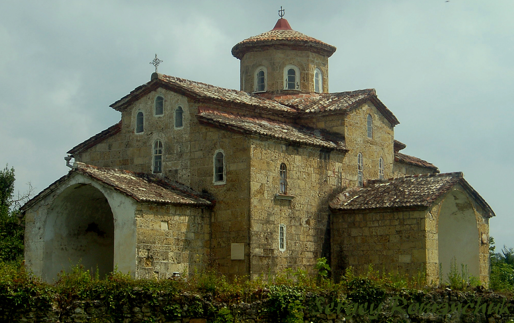Старенькая старенькая церковь abkhazia antiquity architecture church monument абхазия архитектура древность памятник церковь
