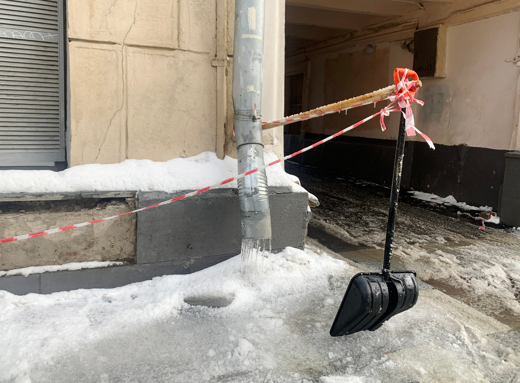 Припарковался весна город снег юмор