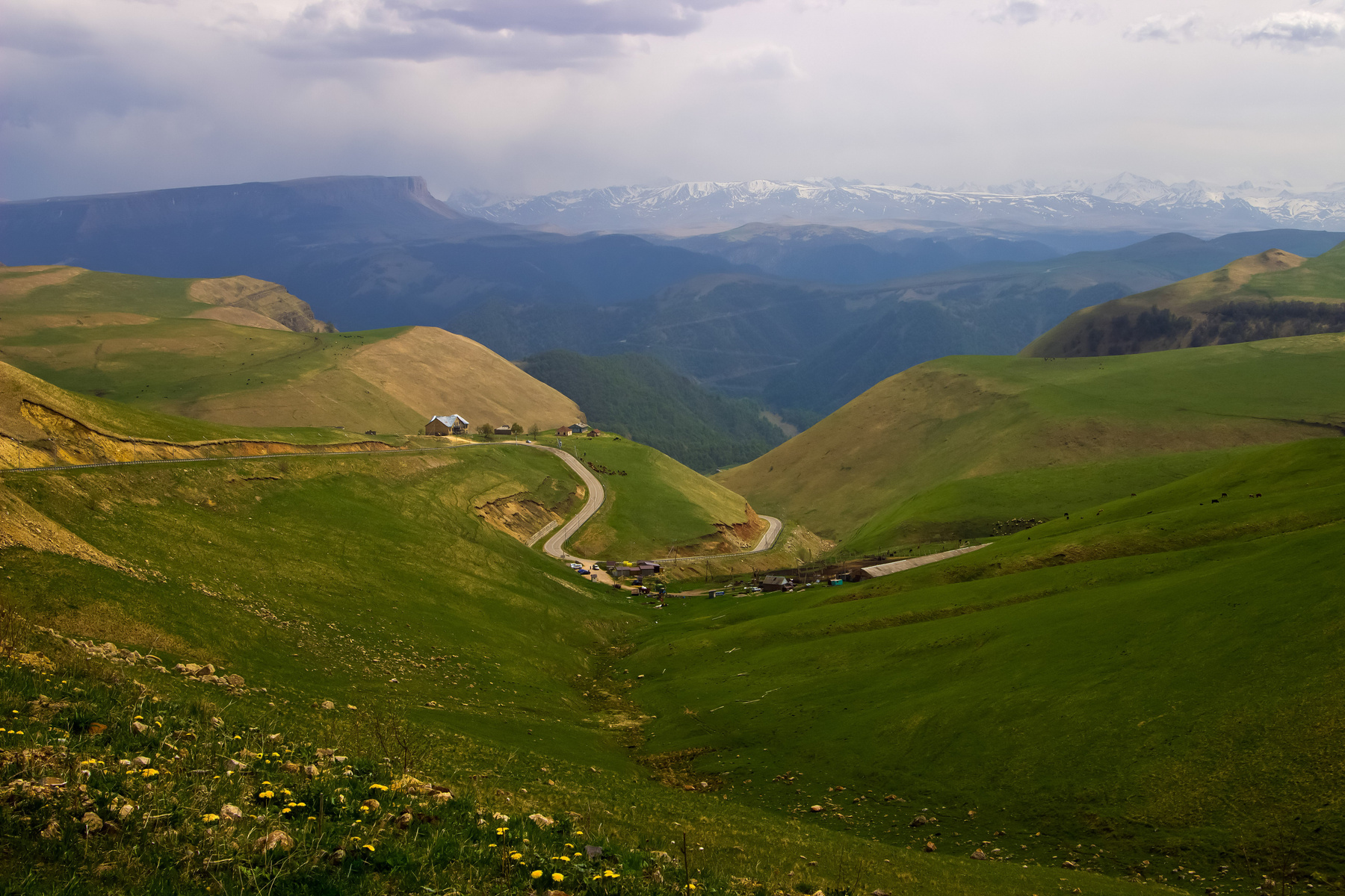 Кабардино-Балкария Кавказ горы дорога пейзаж серпантин