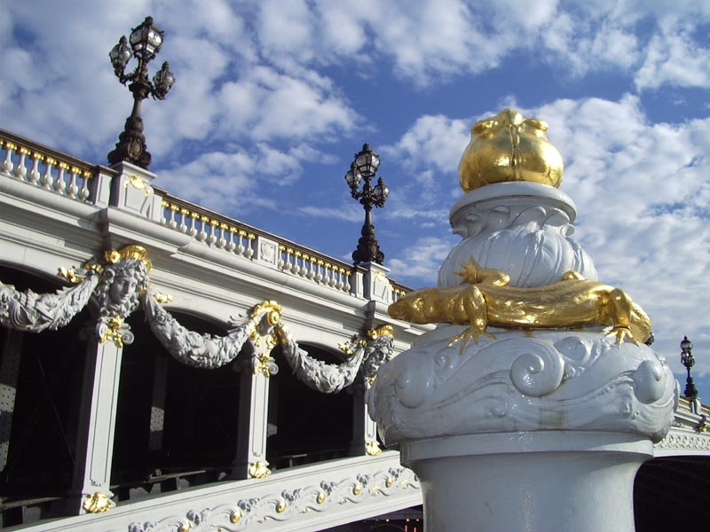 Золото Парижа pont AlexanderIII