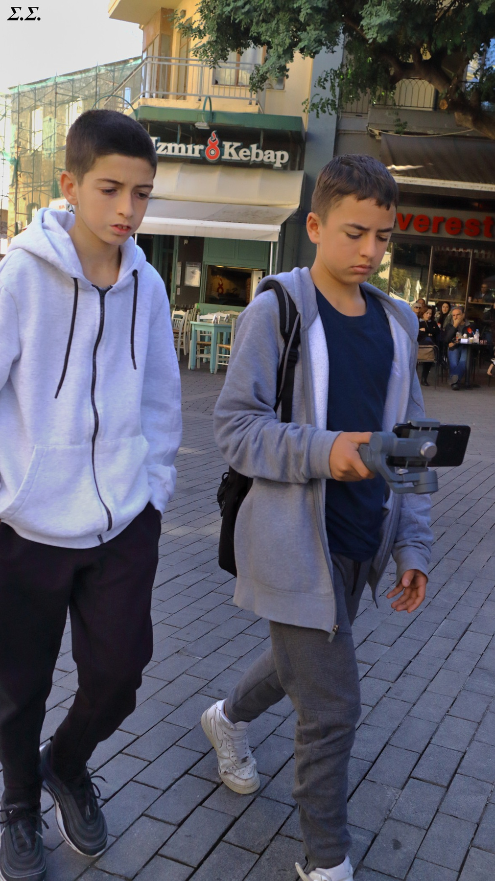 YOUNG BLOGGERS 