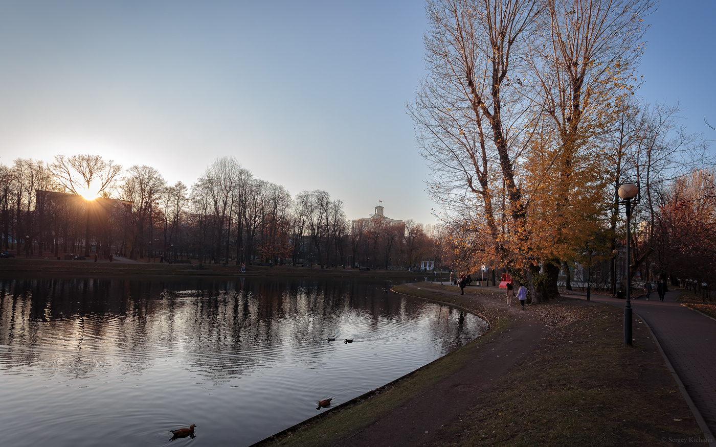 В осеннем парке... осень парк вечер