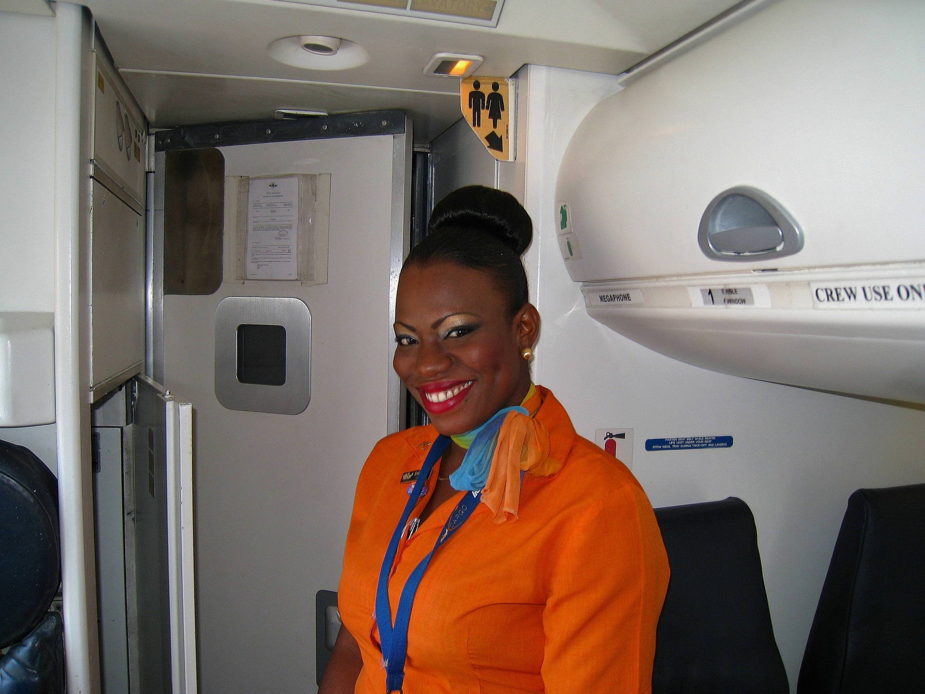 Cтюардесса авиакомпании ЛИАТ (Liat Airlines). Америка пейзаж скалы дюны песок природа