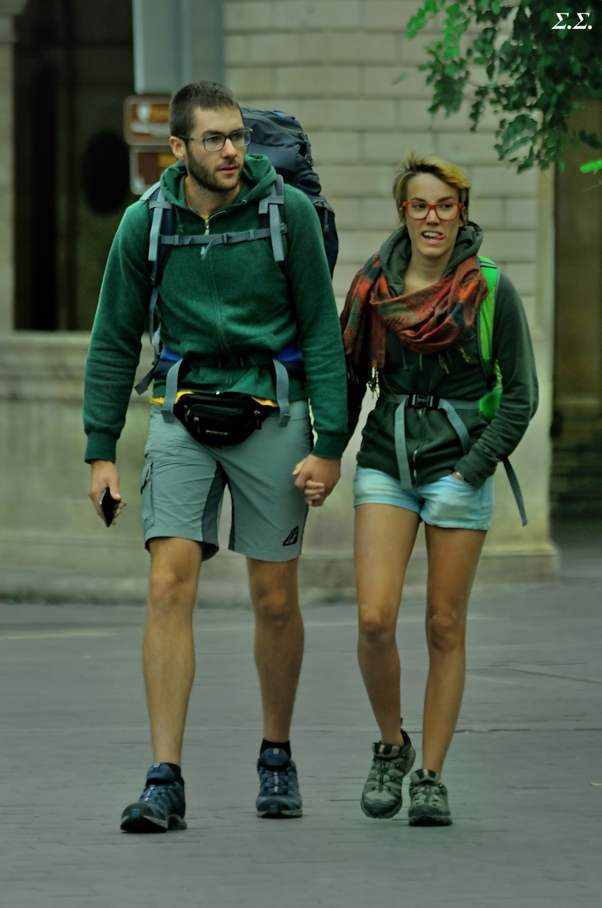 HAPPY FOREIGN COUPLE 