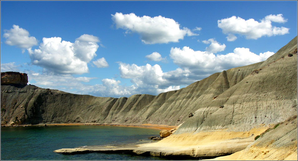 Тихая бухта мальта, скалы, облака, бухта, море