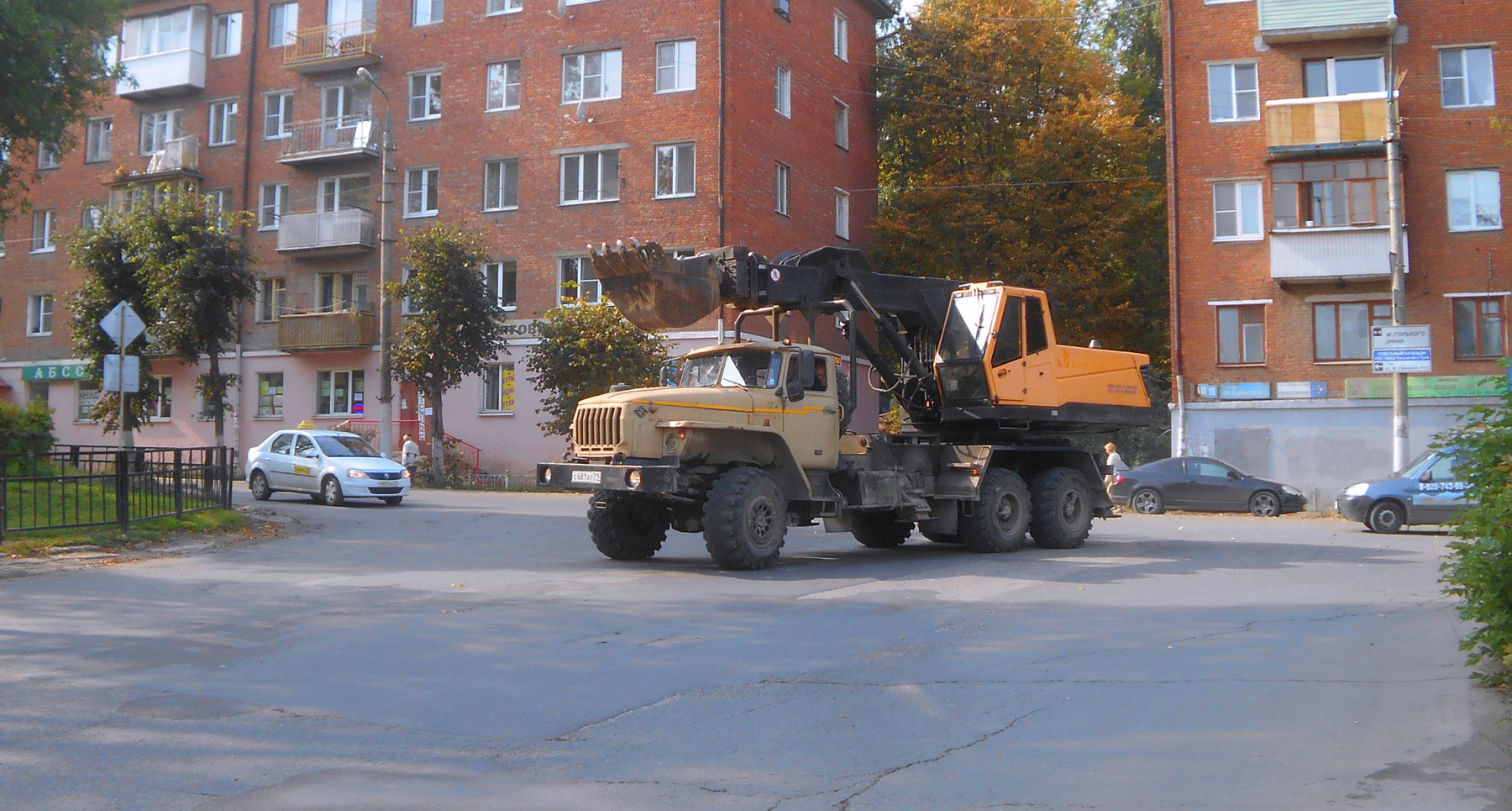 Урал Урал авто экскаватор осень