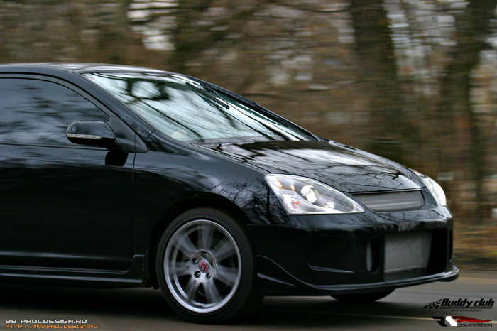 В прыжке Honda Civic Type-R 2004 рестайлинг BuddyClub SpoonSports тюнинг скорость в движении