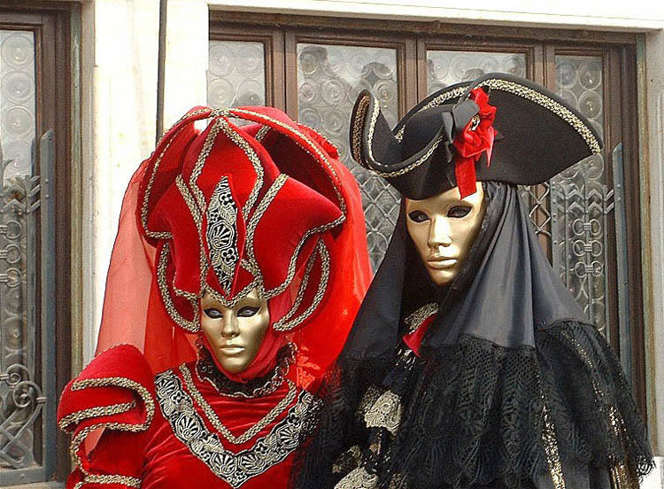 The Masks of Venice Вода, небо, девушки, Венеция, карнавал.