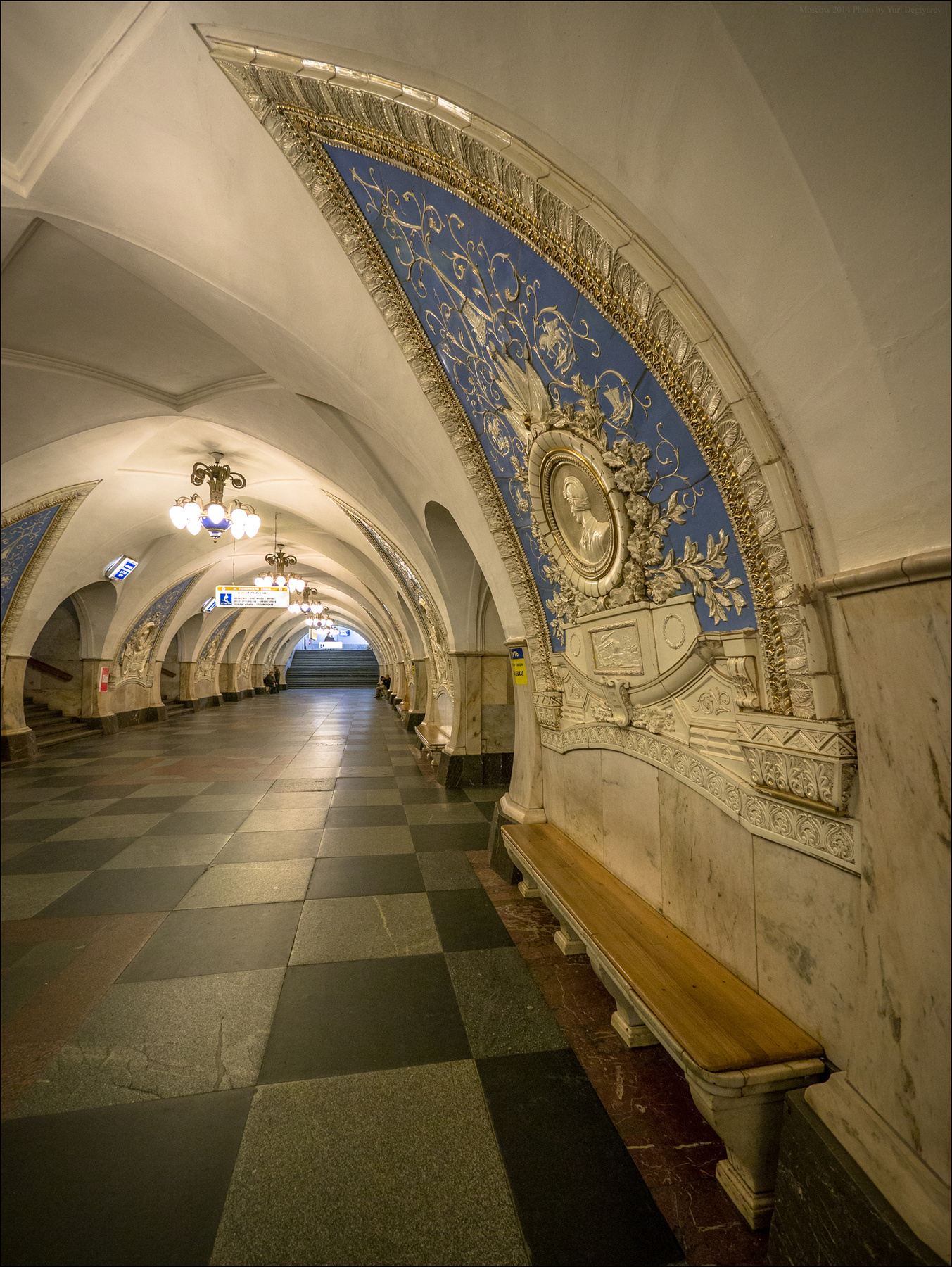 Россия. Москва. Станция метро "Таганская". город Москва метро метрополитен подземка Таганская кольцевая скамейка станция