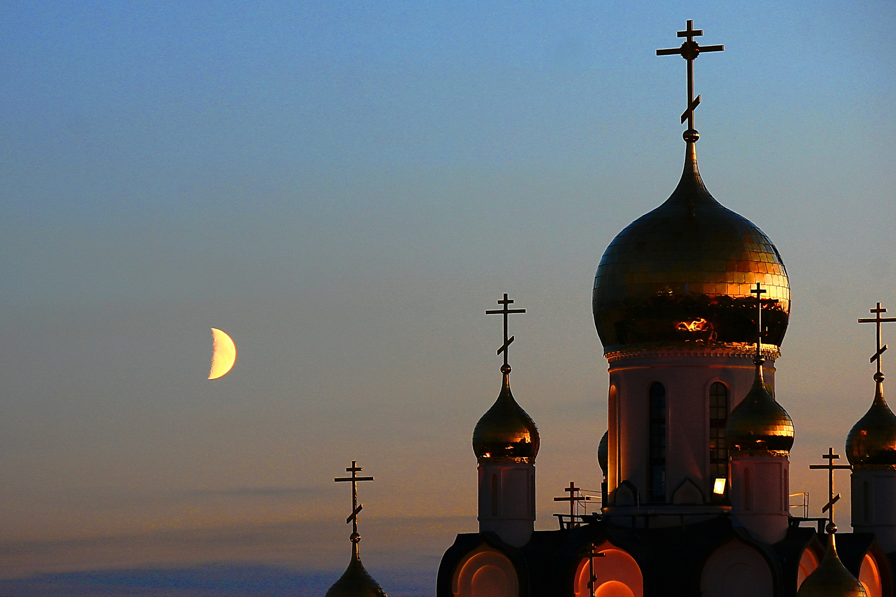 Под Луной. храм луна