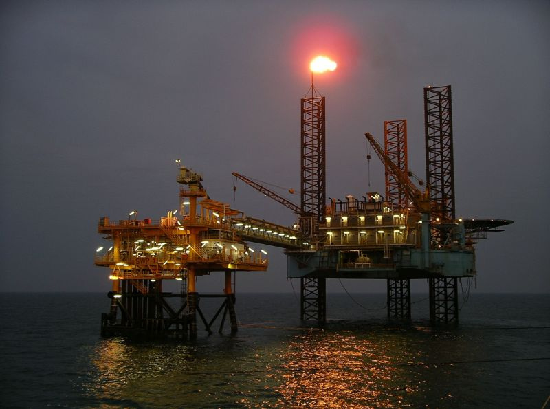 Так добывают в море нефть 