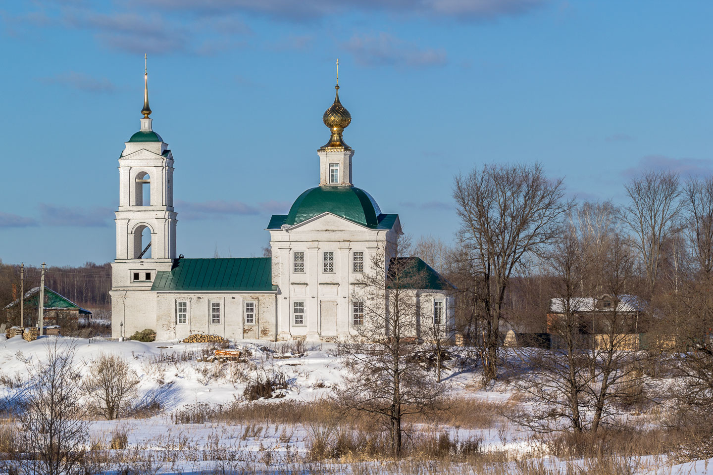 Зимний храм hdr архиепископ дорога дьякон зима колокольня монах монашество небо папа поп православие семёновское снег солнце сугро тучи храм христианство церковь у дороги