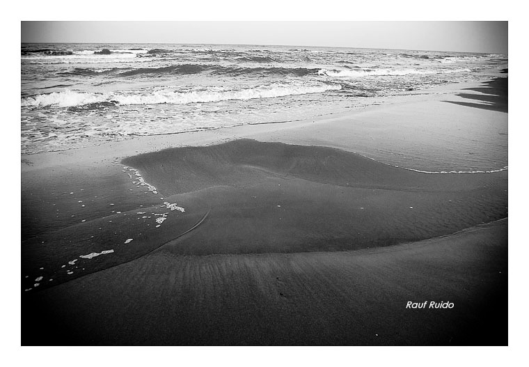 пляж - дикий North Azerbaijan Caspian Sea a romantic scene from an old movie