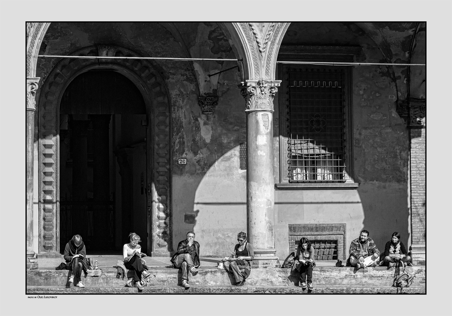 Великолепная семерка и рюкзак Bologna семеро колонна Арки Фрески рюкзак