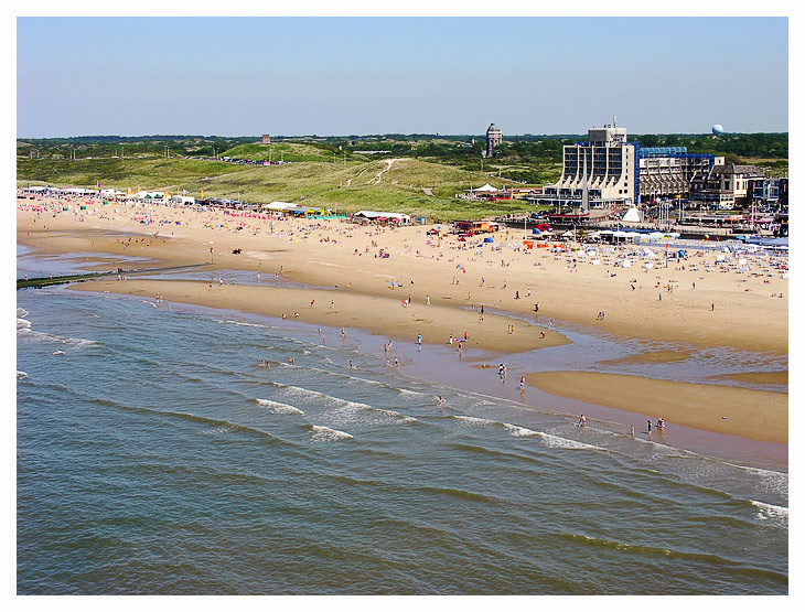 Летний сезон на северном курорте Scheveningen Den Haag Holland Северное море