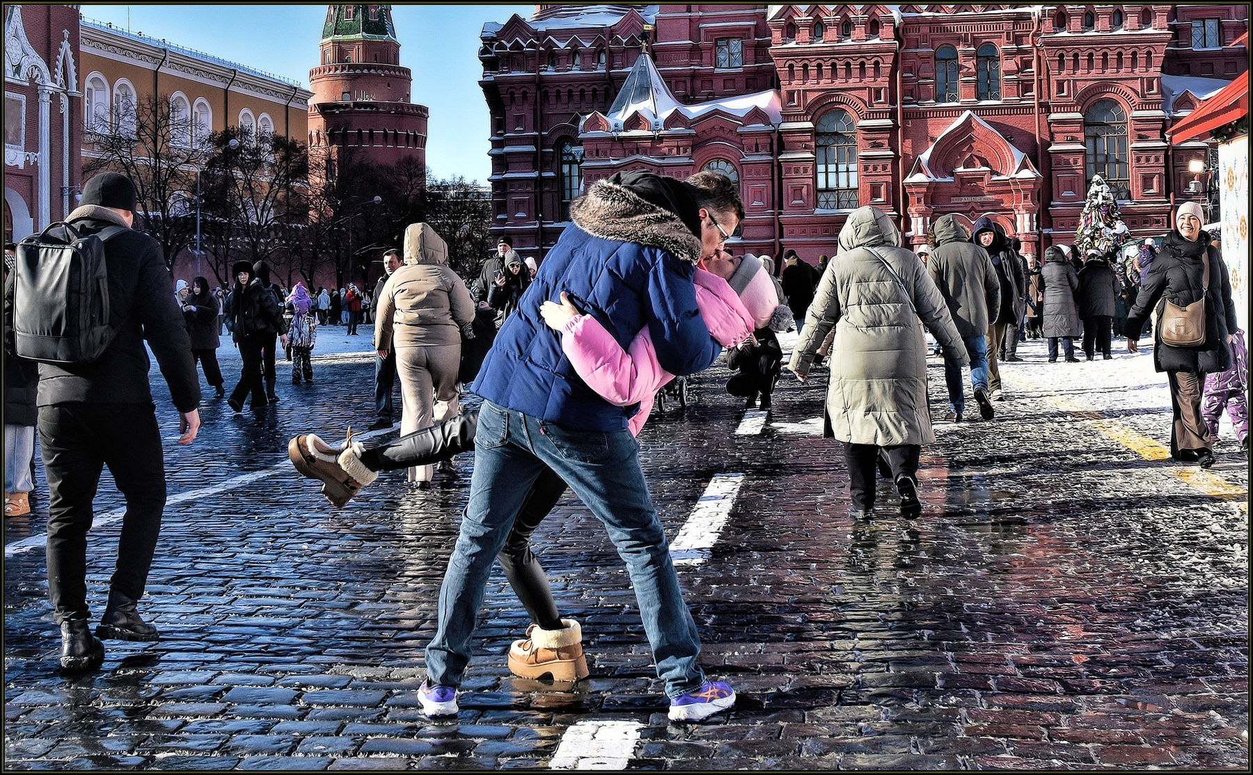 .... Это светлое чувство .... улица люди события