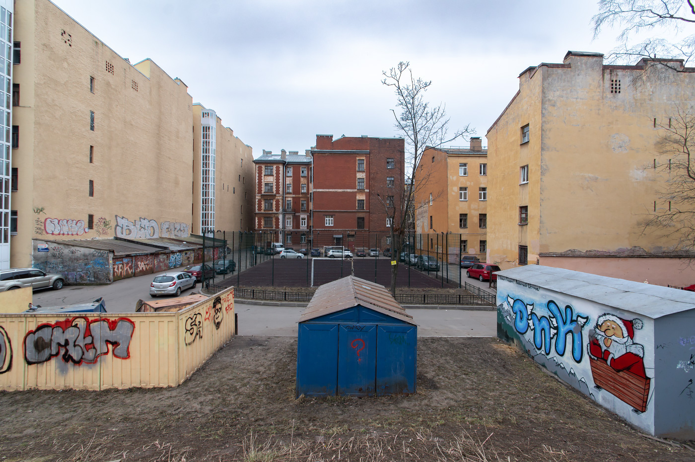 DSC02264 архитектура питер петербург санкт-петербург санктпетебург двор дворы спб старыйфонд старый фонд колодец колодцы дворколодец дворыколодцы двор-колодец дворы-колодцы здание ночь окно окна свет дом дома