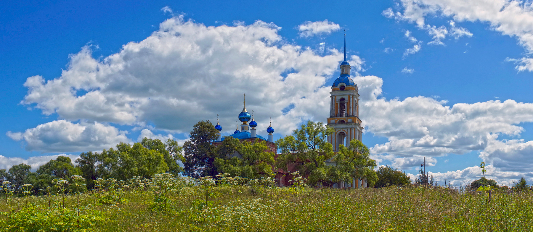 Через поле село поле храм вера панорама