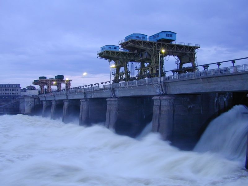 поток Дубна Волга плотина вода вечер