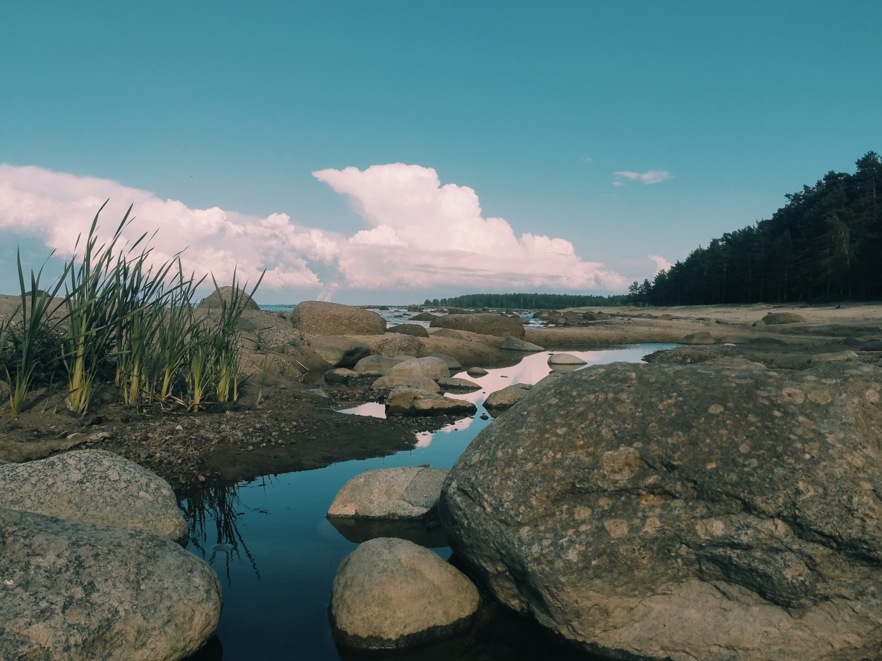 *** вода небо облака камни