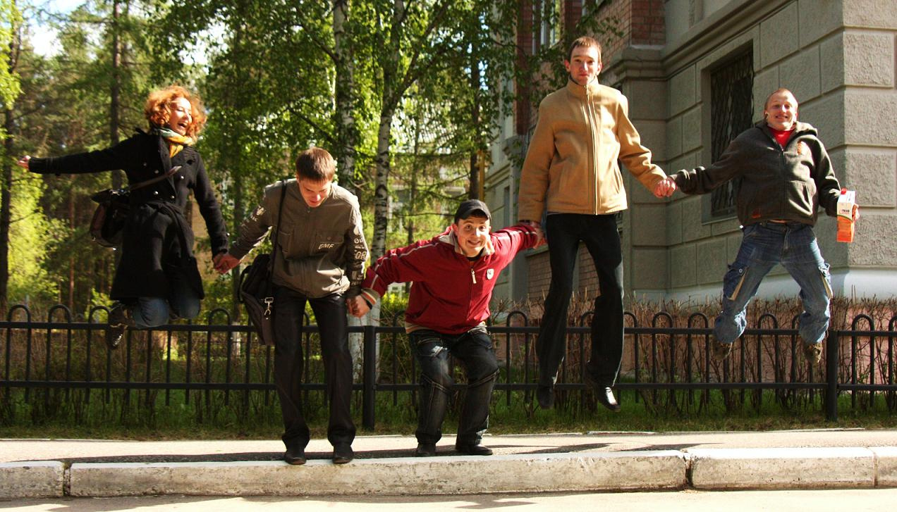 в полёт студенты, друзья, прогулка, весело, радость, настроение