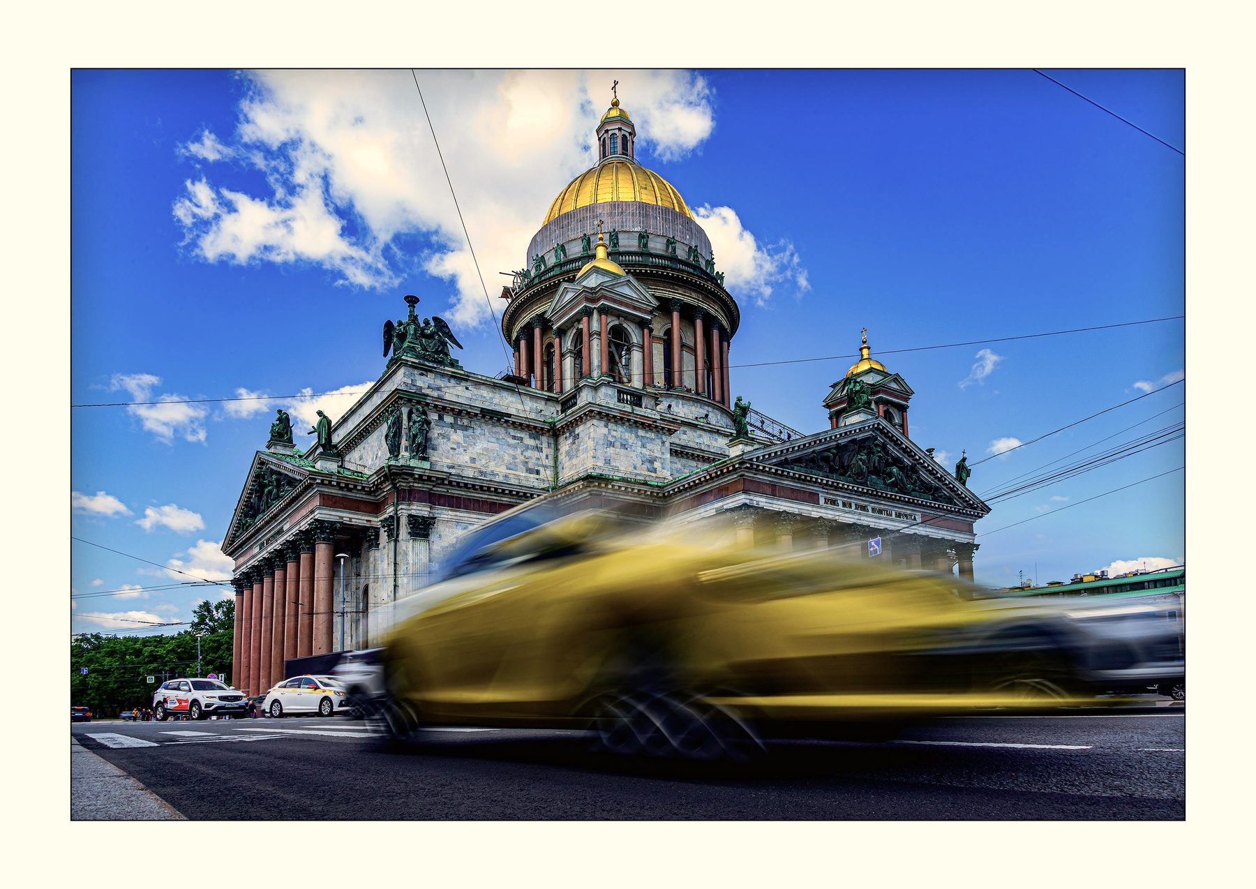 Проезжая мимо Исаакиевского.. Исаакиевский собор такси машина голубое небо Питер Санкт-Петербург