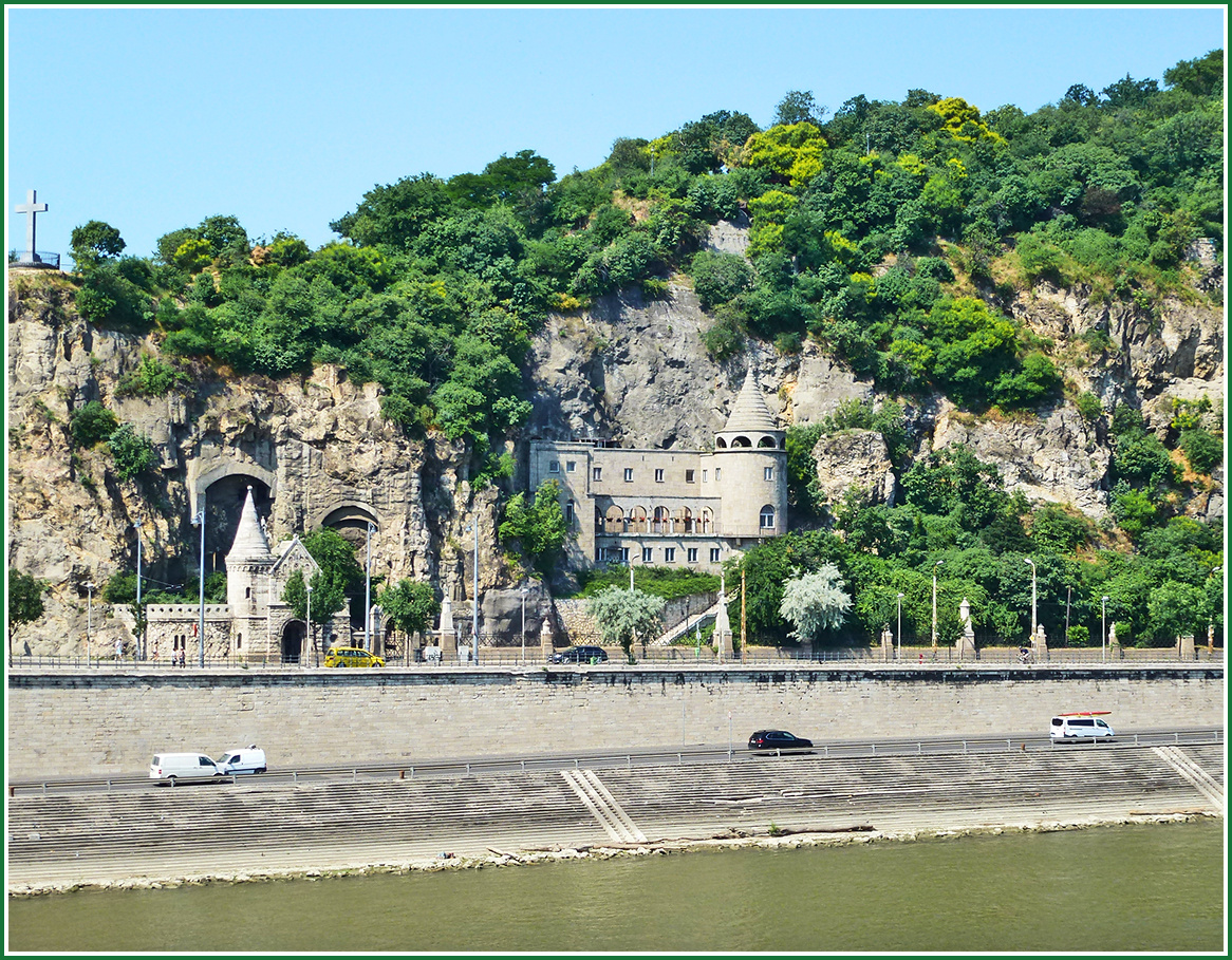 У горы Геллерт Венгрия Будапешт Budapest гора холм река