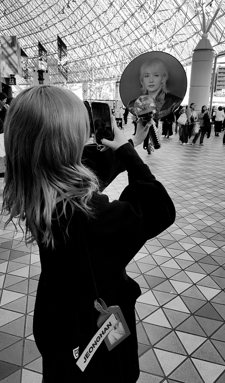 Мой кумир! Tokyo Dome Tокио Япония Азия концерт Тokyo Dome вокальная попгруппа фотография кумир поклонницa молодежь настроение