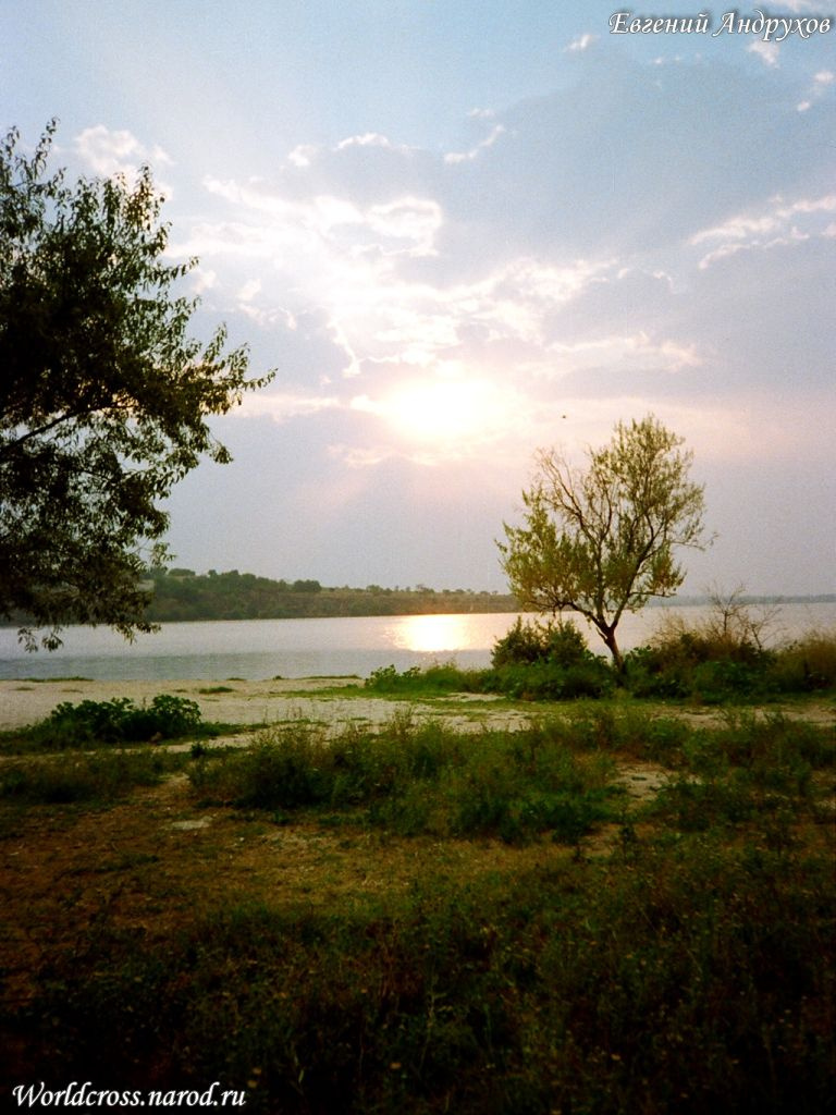 Пляж река Южный Буг Николаев закат солнце пляж вода лучи света необычное освещение