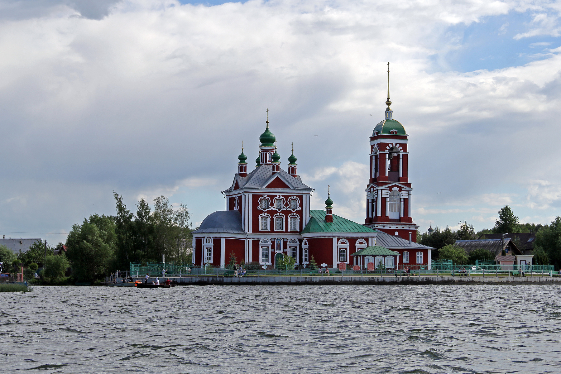 Переславль-Залесский. Храм в честь сорока мучеников севастийских на берегу Плещеева озера. 16.06.2022 Переславль-Залесский Храм Плещеево озеро Панорама