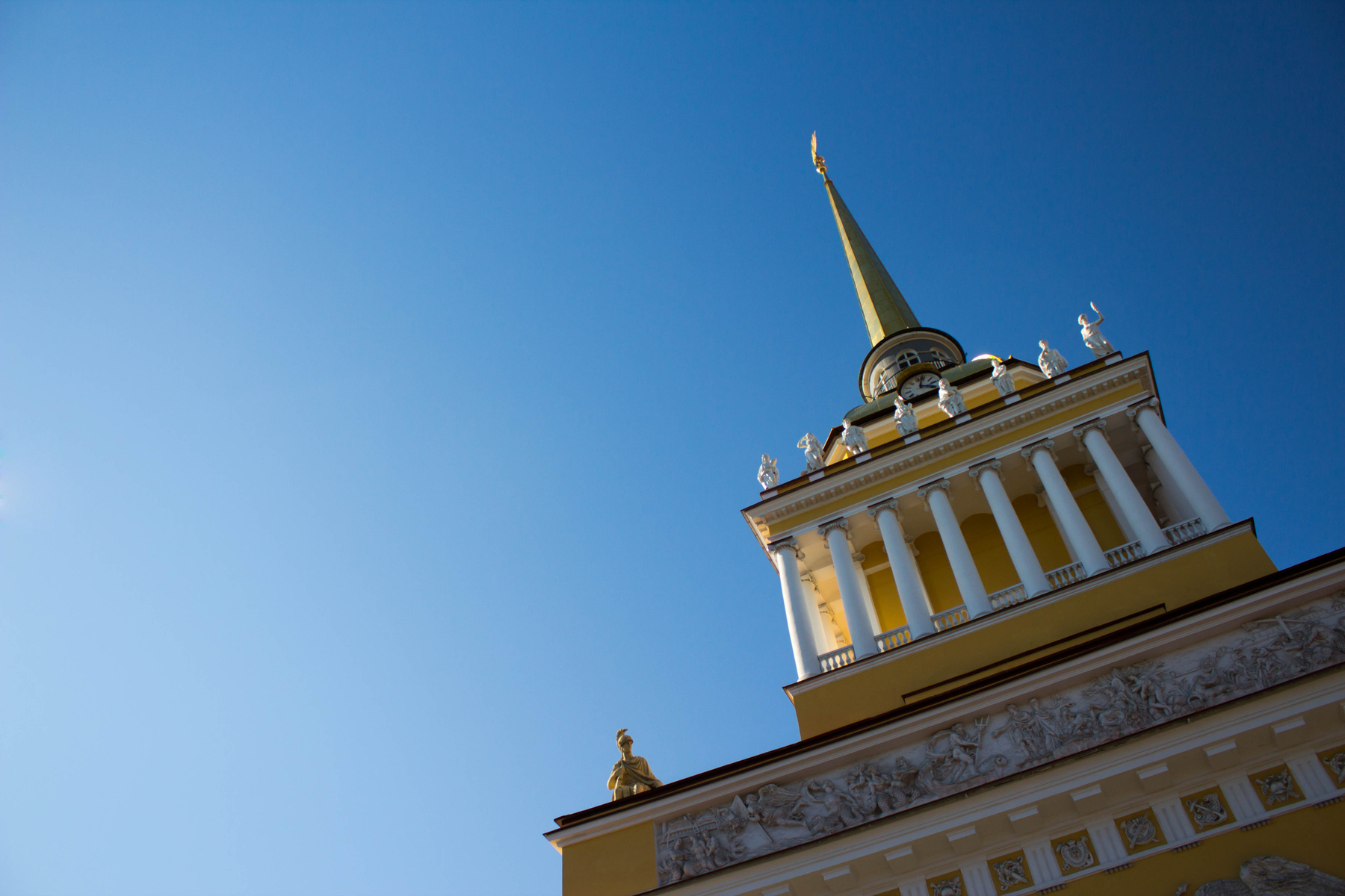 Адмиралтейство / The Admiralty admiralty city architecture lookingup monument building sky sun spring vscocam vsco spb saintpetersburg piter адмиралтейство город архитектура памятник здание небо солнце весна питер спб санктпетербург